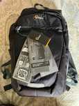 Mochila Lowepro Hatchback BP 150 AW II, Black and Grey