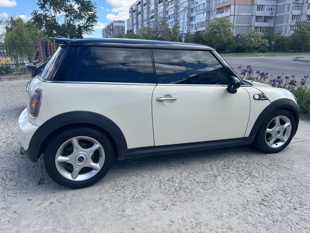 Продам авто Mini Cooper Hatch 2010
