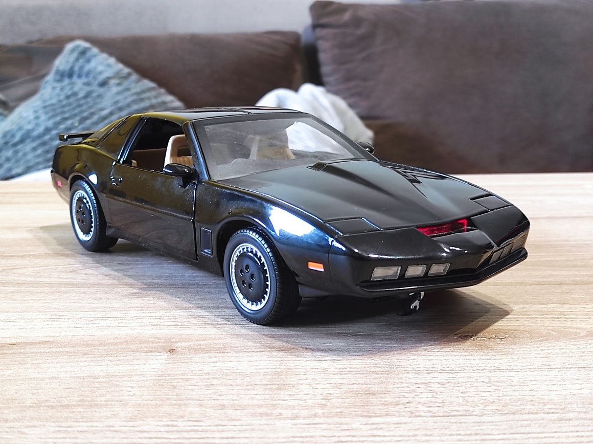 Knight Rider K.I.T.T KITT ERTL Model 1:18 Nieustraszony