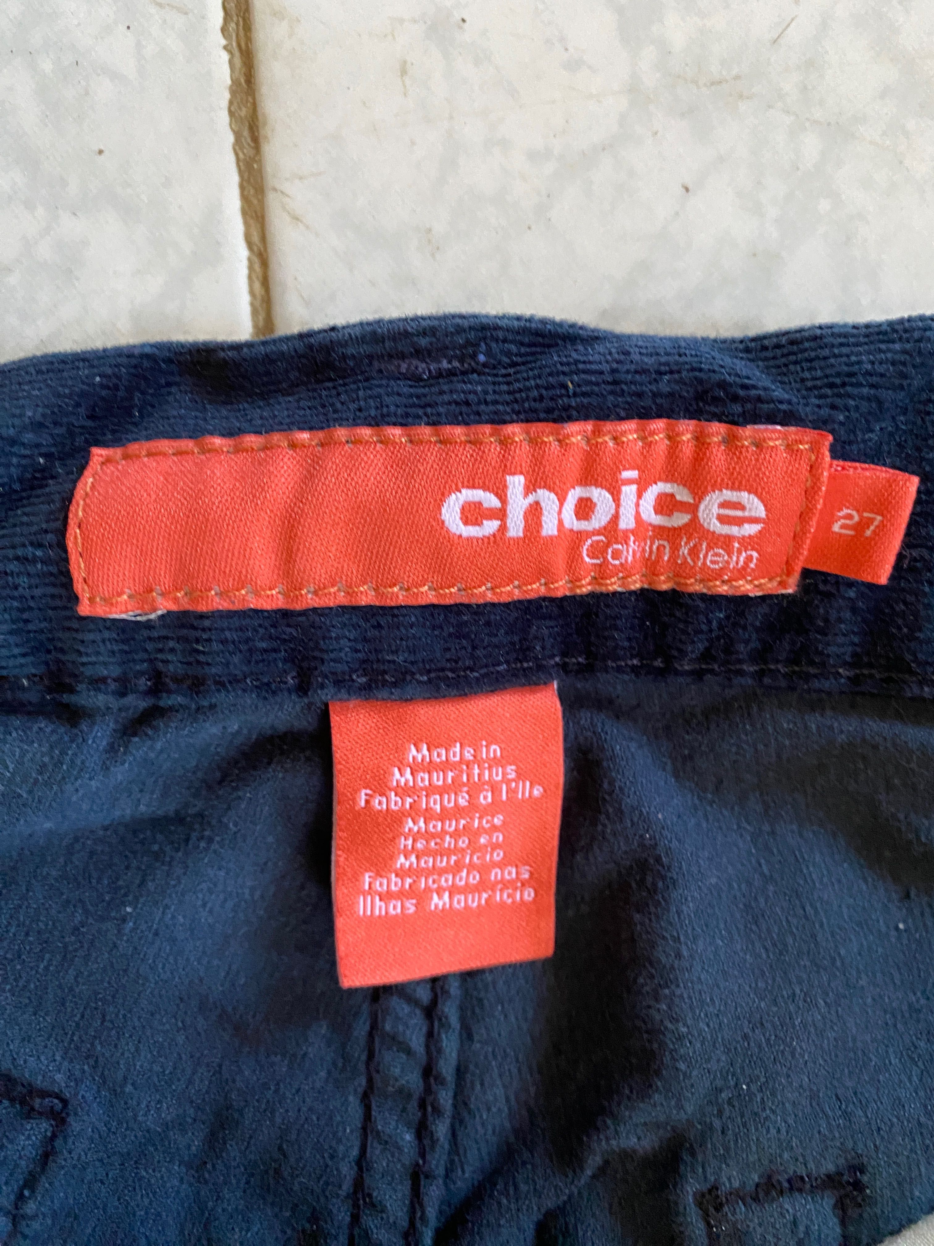 Calças femininas de bombazina modelo flare — Calvin Klein, tamanho 27