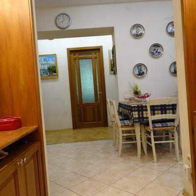 сдам большую современную 3-к. квартиру Печерск метро Арсенальная 3 мин