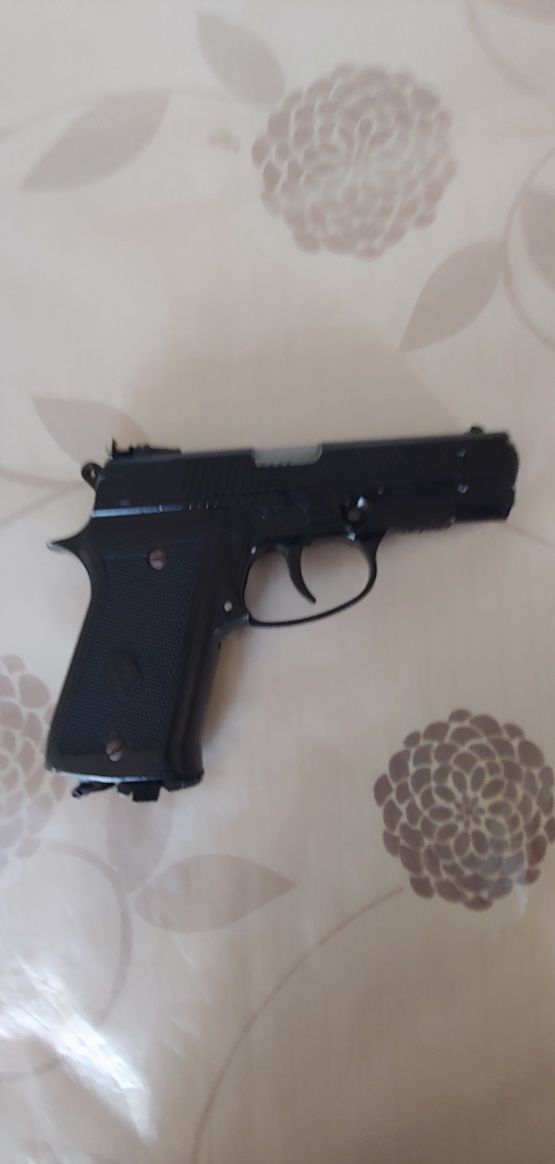 Продам ігрушочний пістолет
