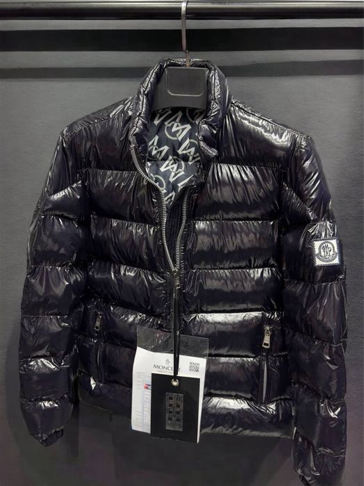 Чоловіча чорна куртка Moncler демісезонна монклер блискуча коротка