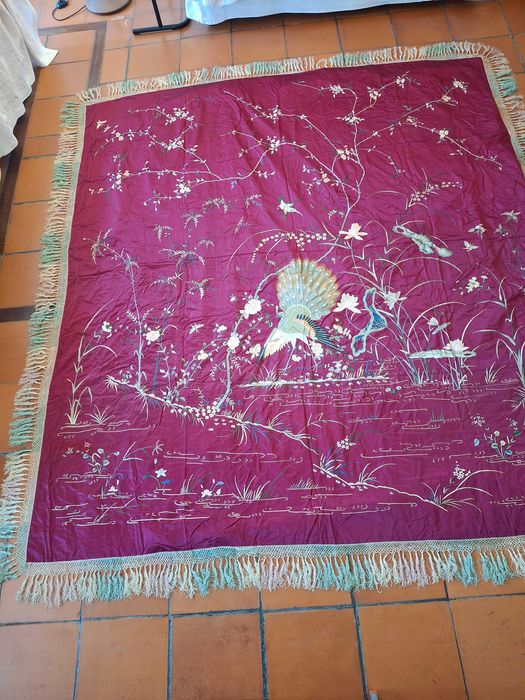 Conjunto Colcha chinesa antiga, 2 almofadões, 4 pendentes.