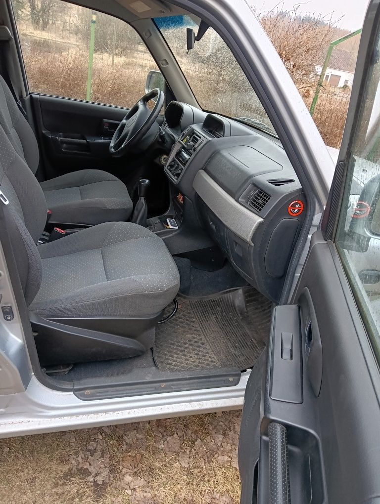 Sprzedam pajero pinin 1.8 mpi 2004