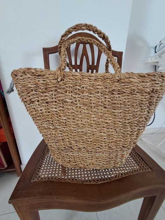 Cesta de praia em palhinha