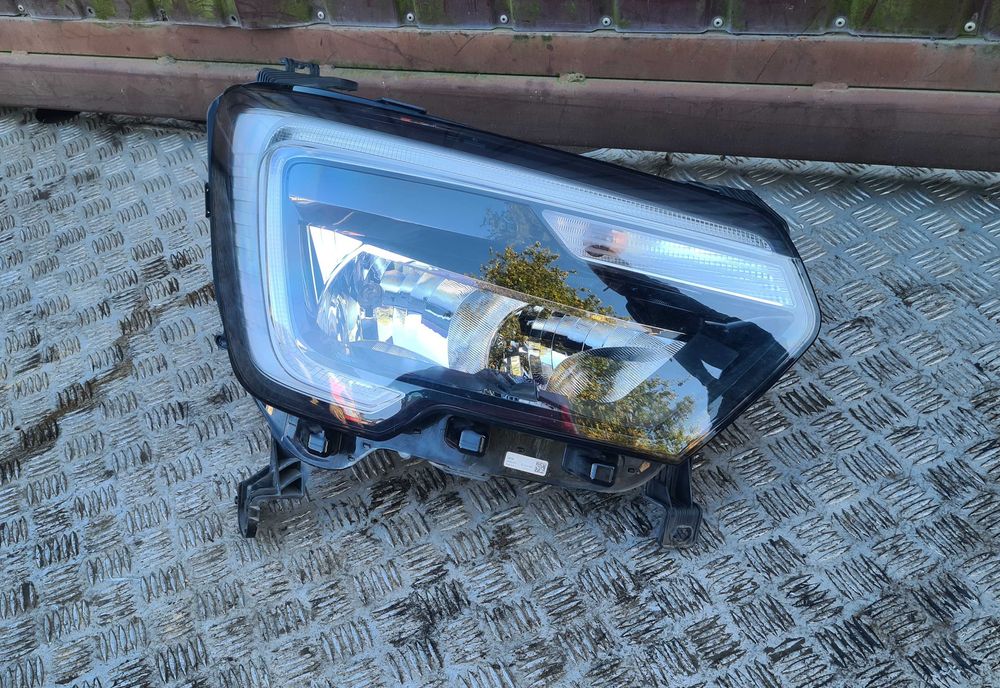 Renault Master IV 21r reflektor lampa LED przód prawa eu Master lift