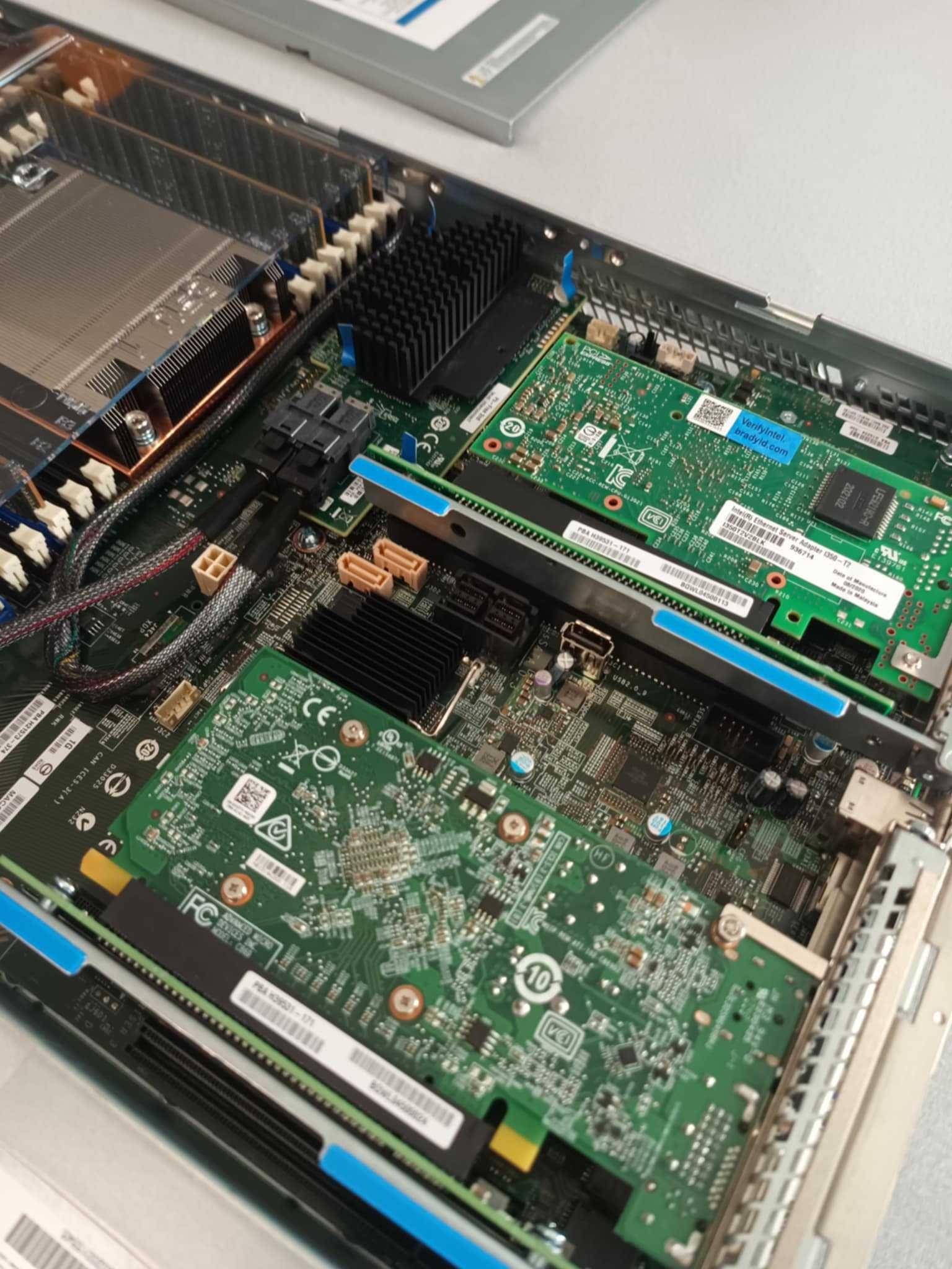 Serwer Intel S2600WT 2× Xeon E5-2640 v4 128 GB RAM 2×750 W PSU Szyny