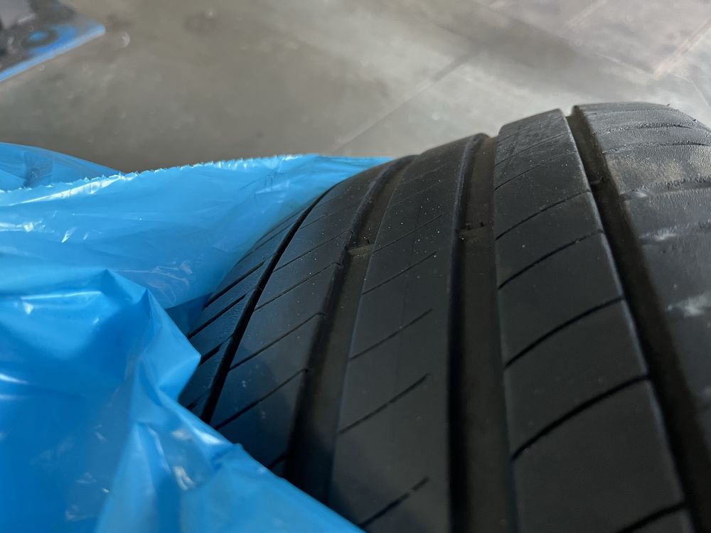 Opony Michelin R17 215/60