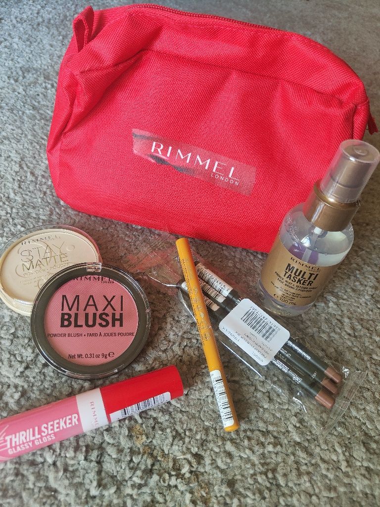 Maquilhagem Rimmel com nécessaire