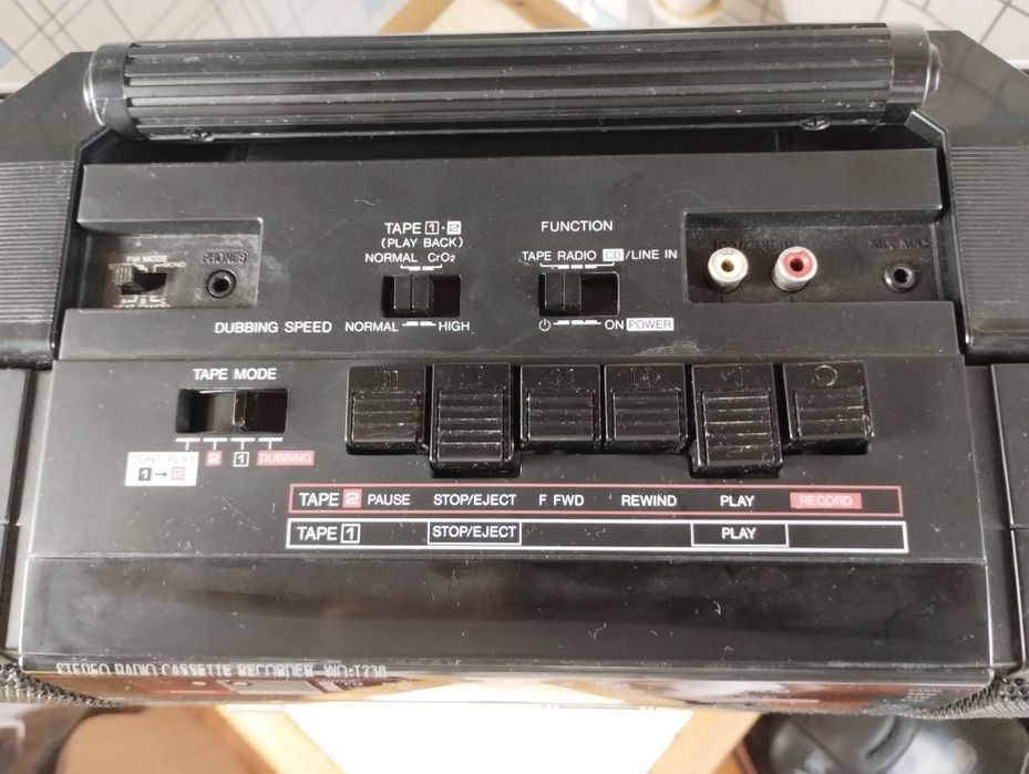 Продам магнитолу SHARP WQ-T238H