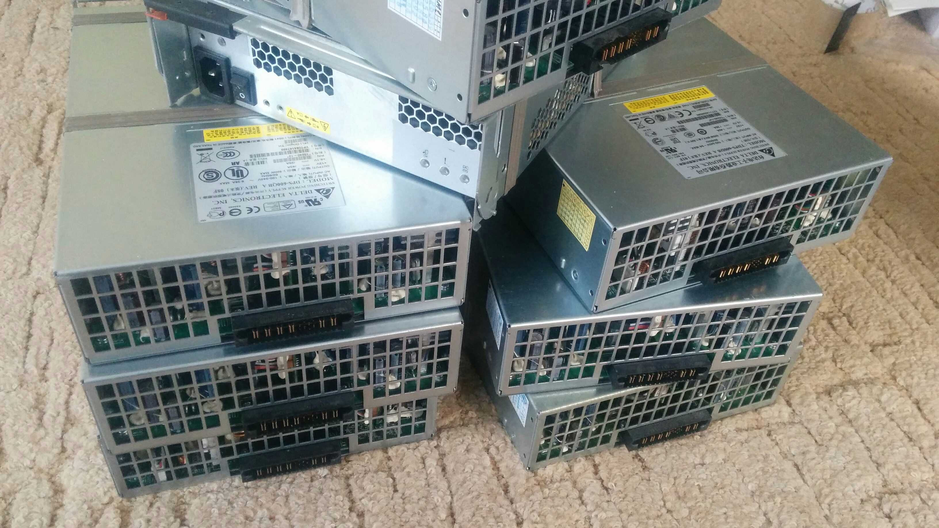 Серверні блоки живлення +12-13.6V 40А + 5V 30А  "Delta Electronics".