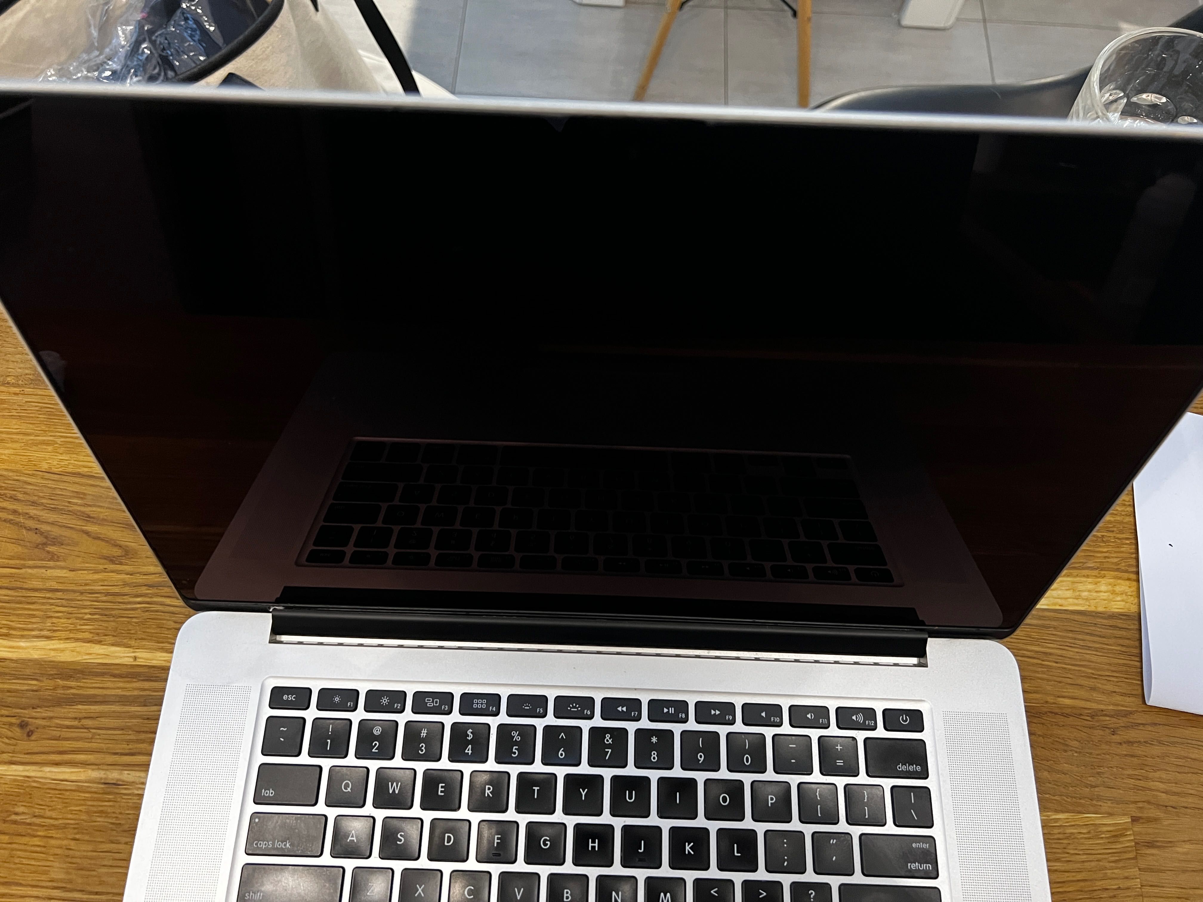 MacBook Pro 2015 Mid 16GB Ram/ 256GB, stan BDB +