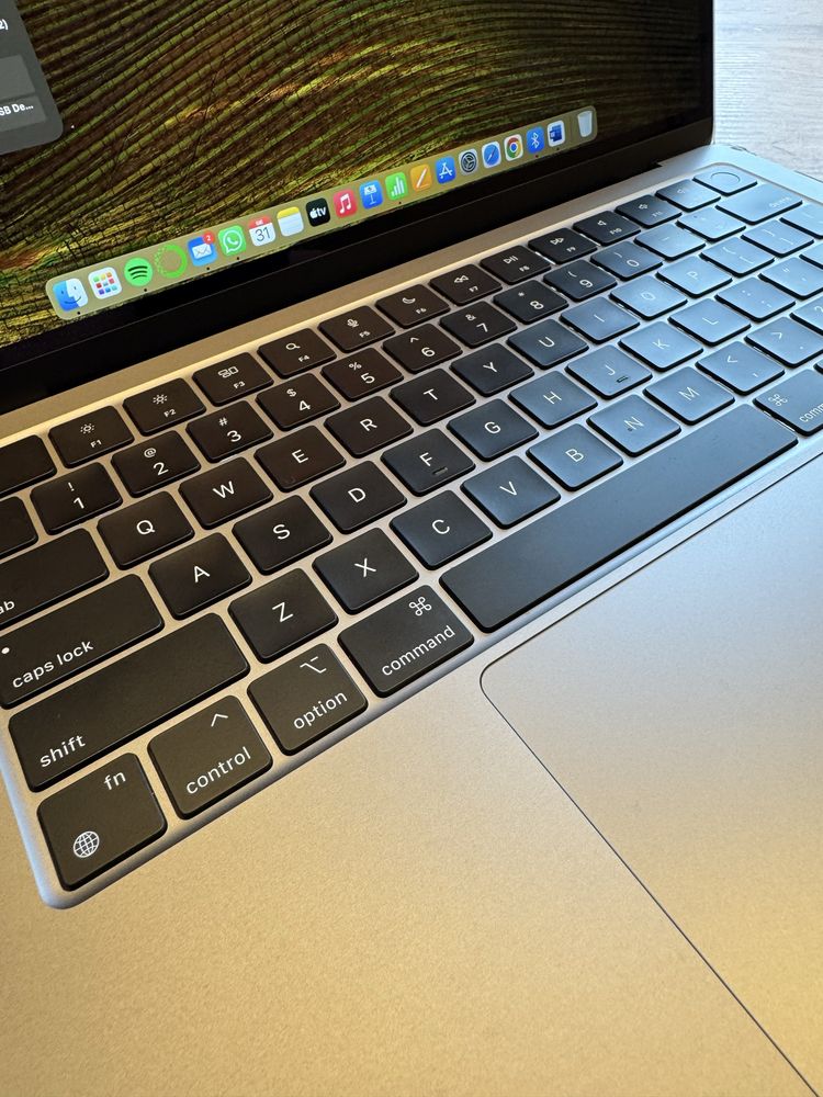 MacBook Air M2 8GB / 256 GB w idealnym stanie