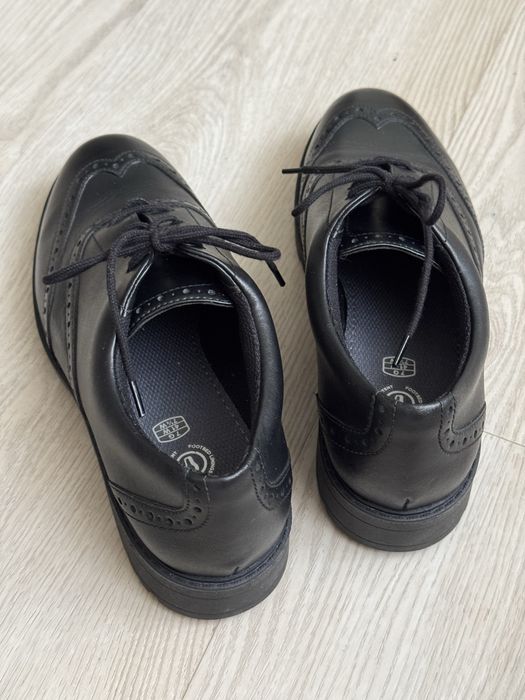 Шкіряне взуття. Оксфорди Clarks, натуральна шкіра, чорний колір