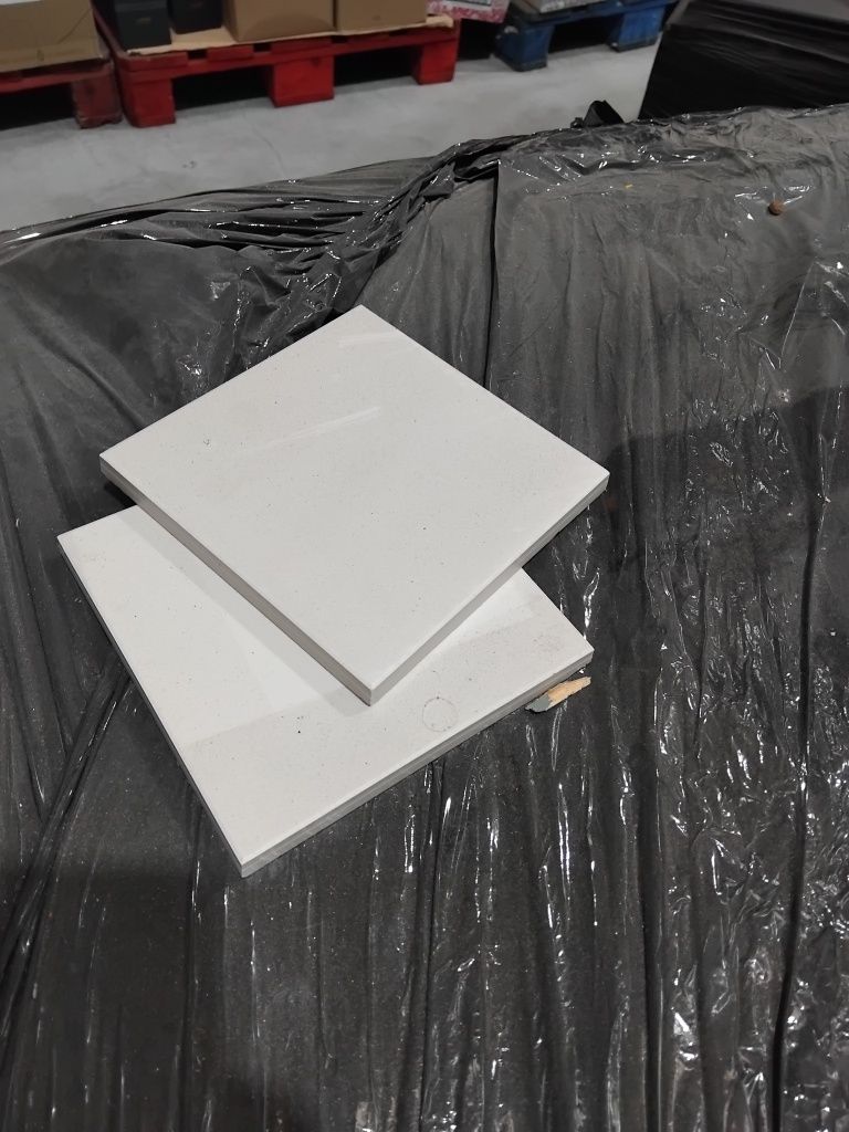 Tijuleira 15*15 cor branco basso