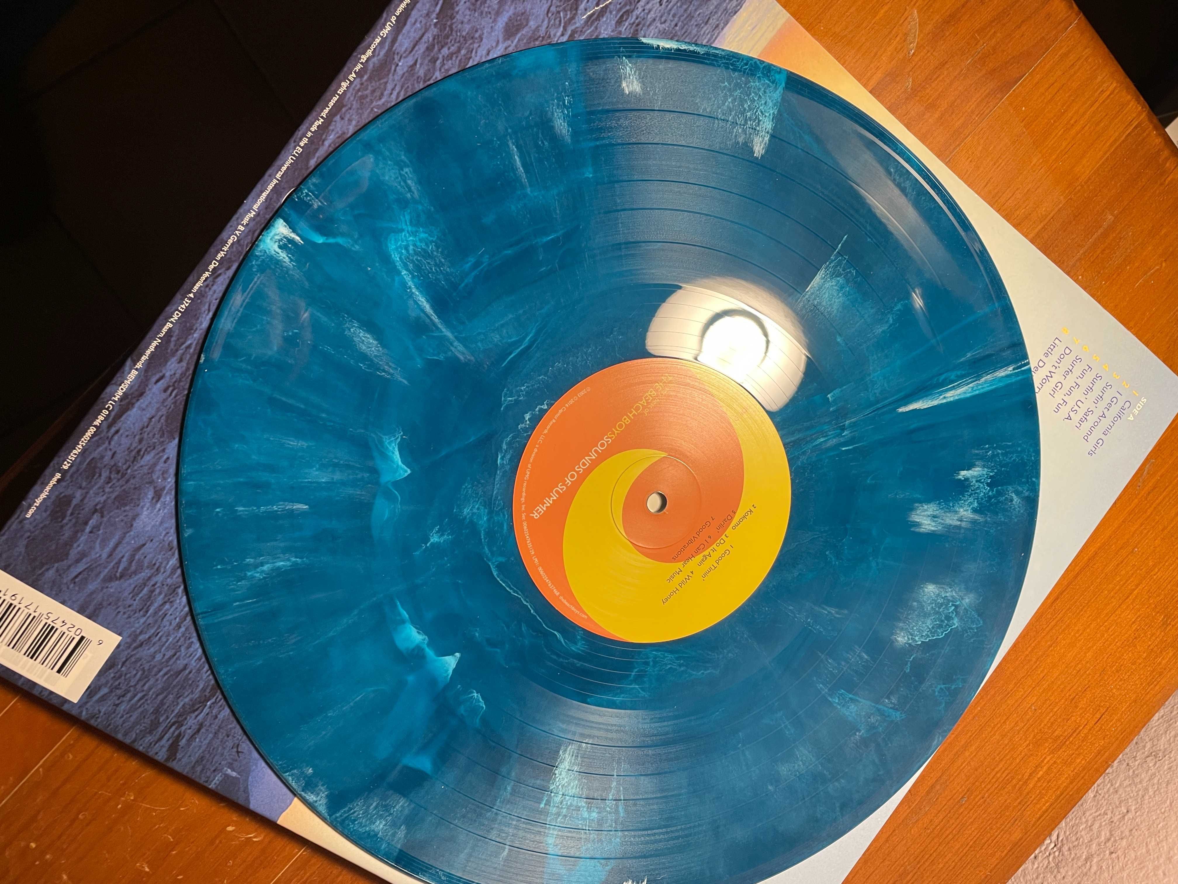 Vendo The very best of The beach Boys, com algum uso como podem ver