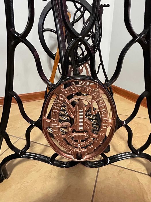 Podstawa - nogi maszyny do szycia SINGER