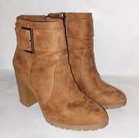 Botas Bershka nº38 Semi Novas