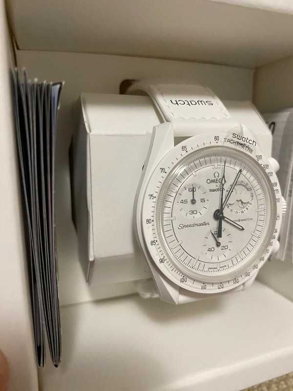 Reloj Omega X Swatch Moonphase Snoopy edition