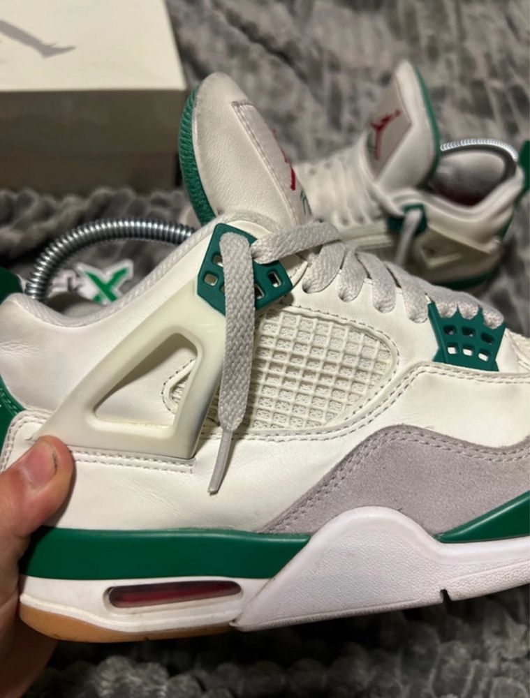 Jordan 4 Retro SB pine green