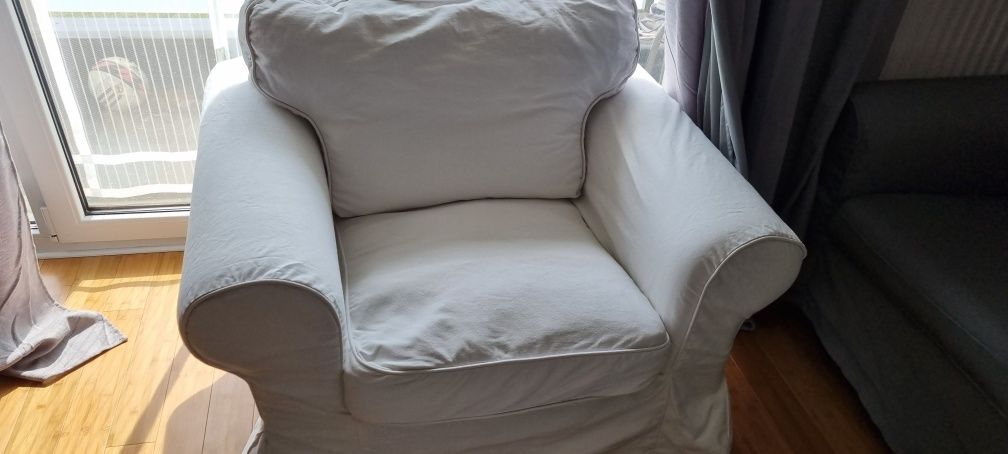 Biały fotel Ikea Ektorp