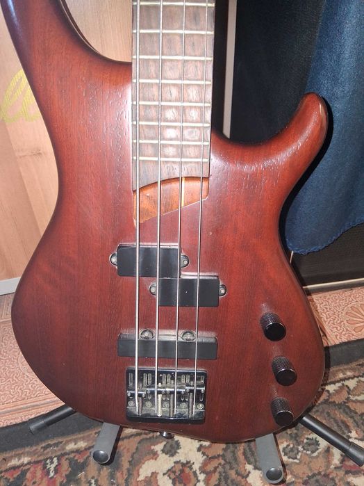 Gitara basowa lutnicza
