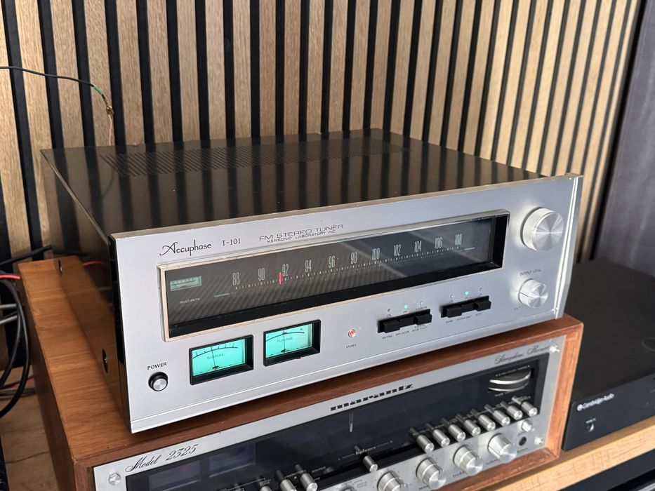 Analogowy tuner Accuphase t-101
