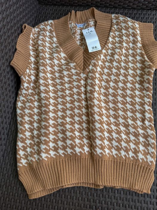 Вязаний жилет в актуальний принт