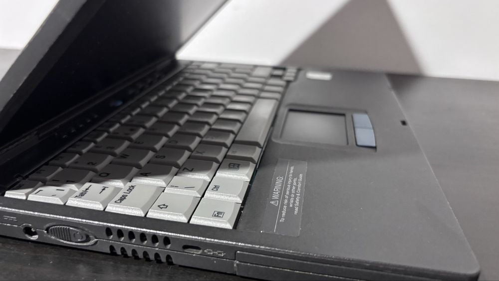 Laptop retro Compaq Armada M300
