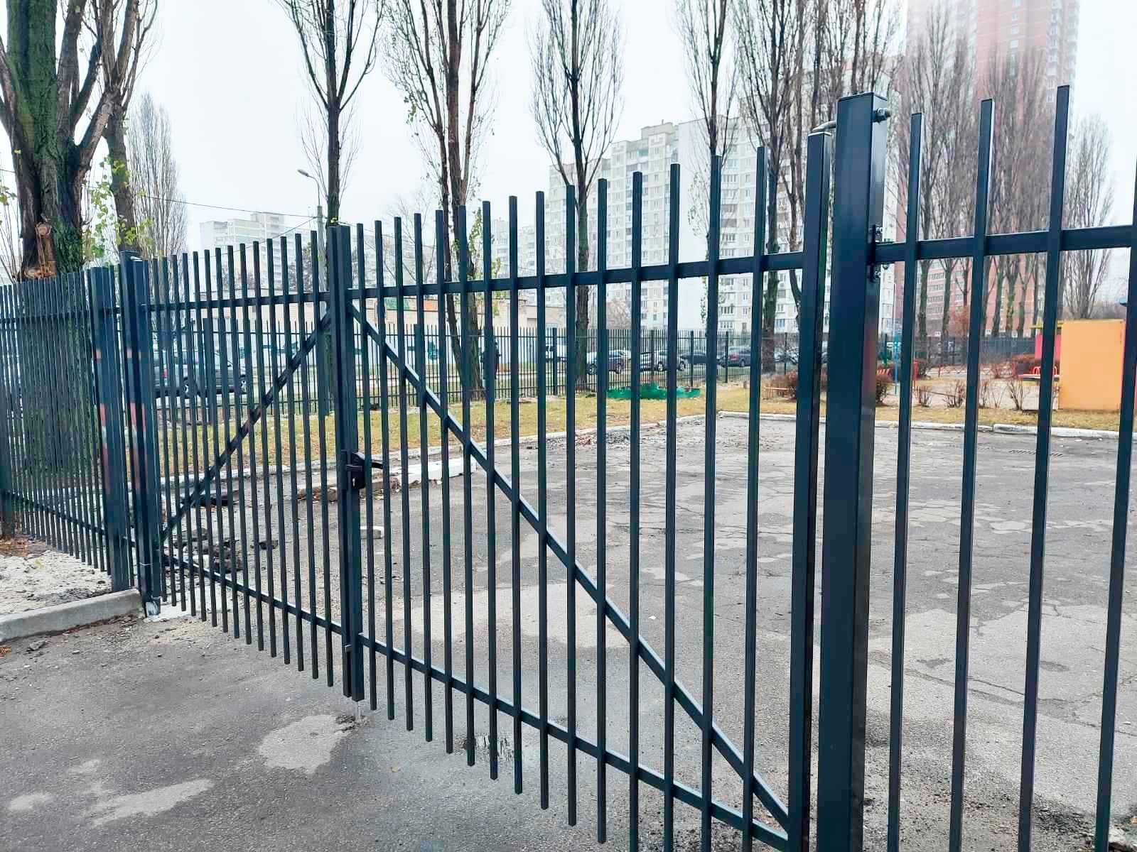 Виготовлення металевих воріт з профнастила сітки відкатні та розпашні