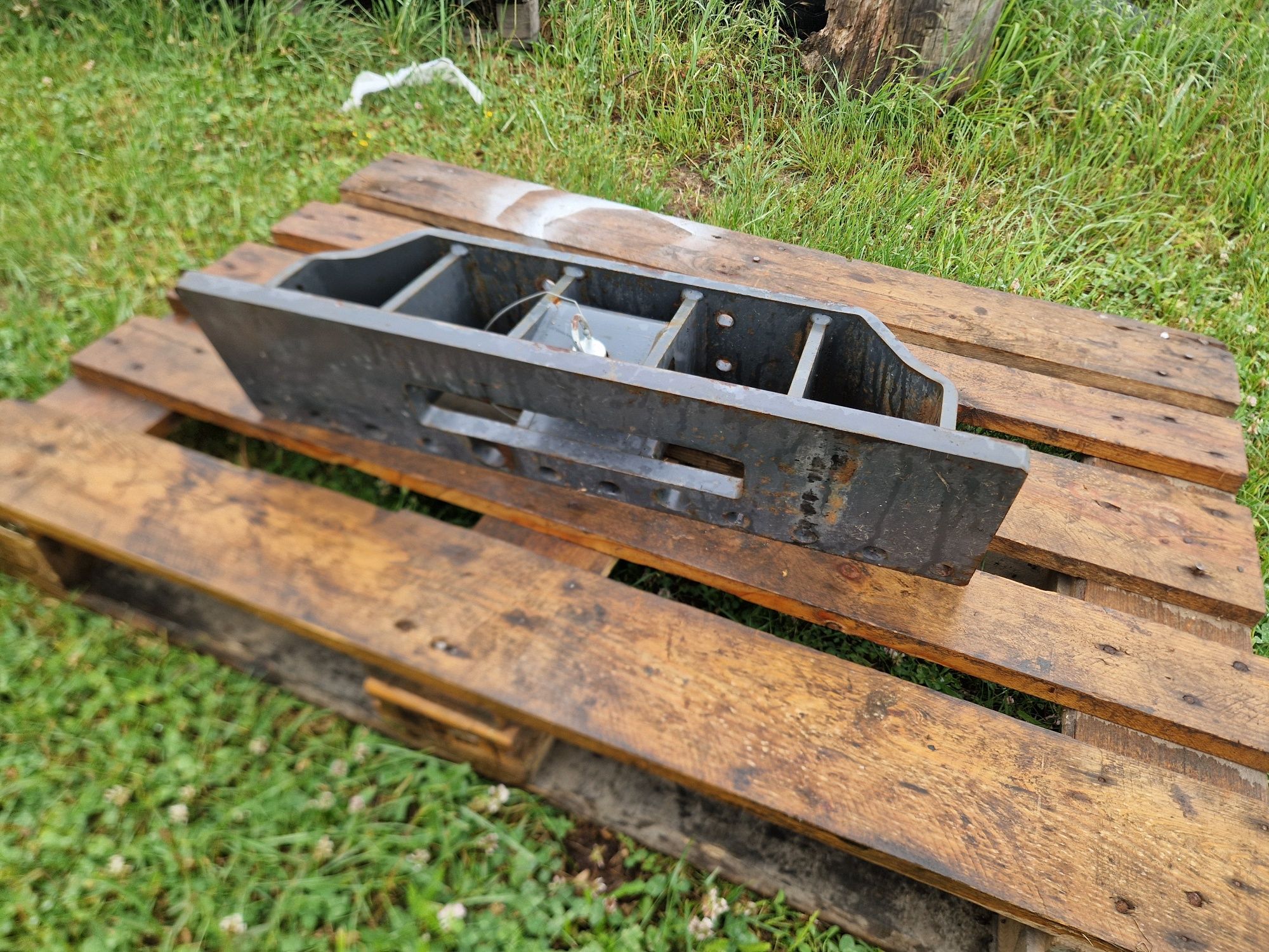 Zaczep przedni case