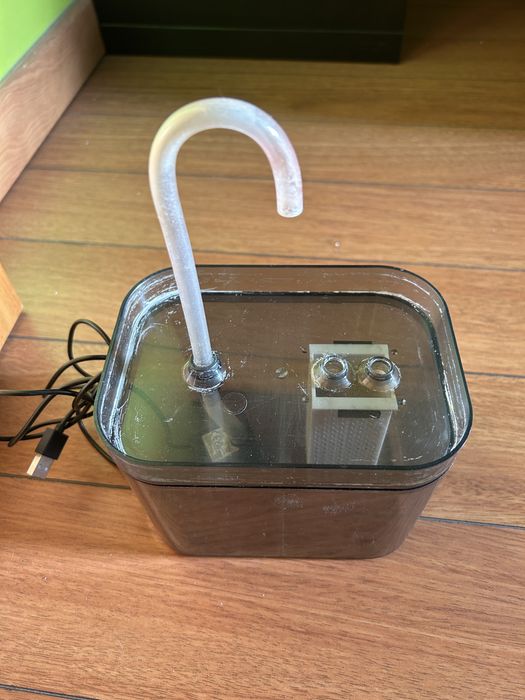 Fonte de agua para gatos