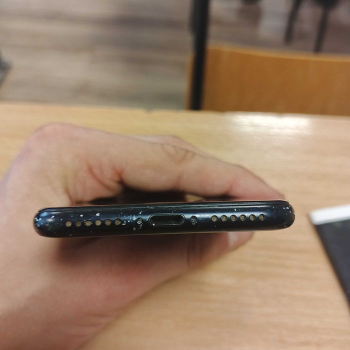 Айфон 8 заблоканий