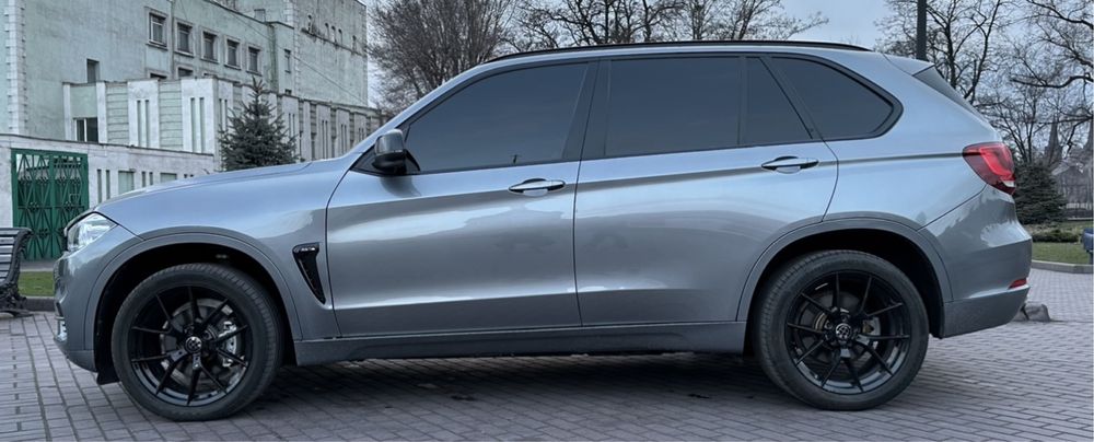 Продам BMW X5 3.0 бензин