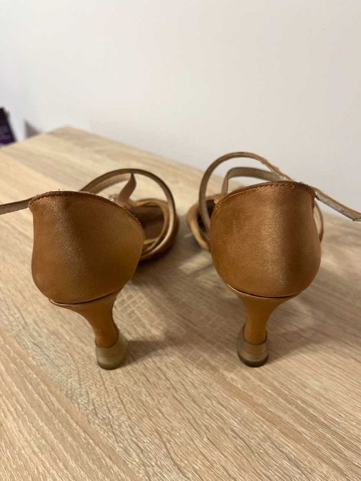 Жіночі бальні туфлі латина