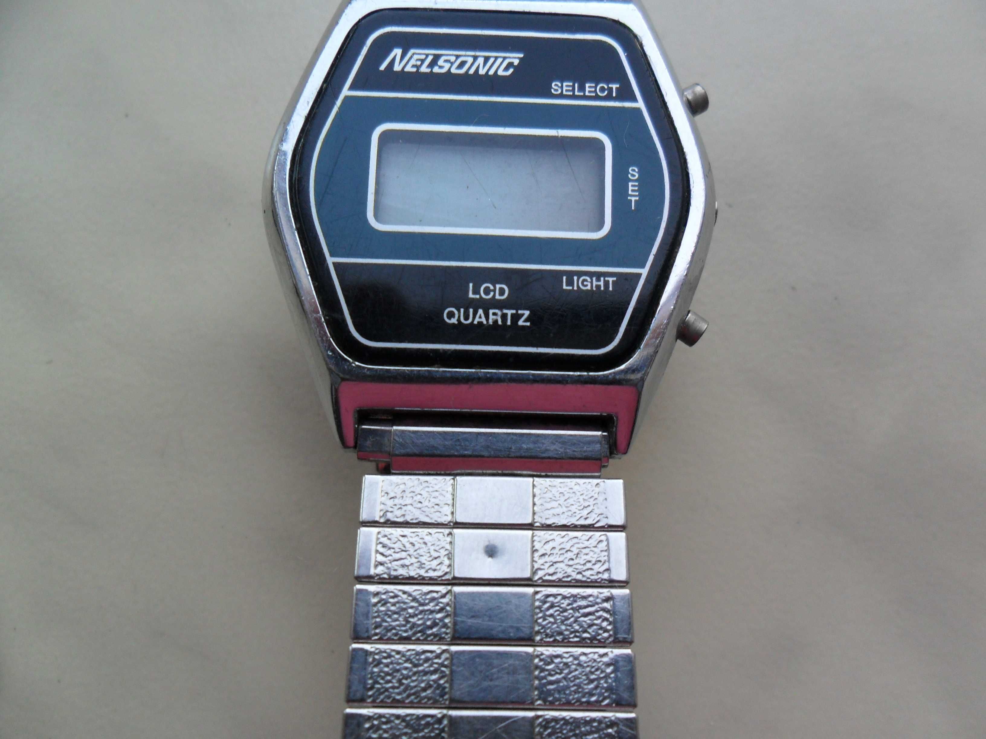 Zegarek naręczny elektroniczny  z bransoletką używany