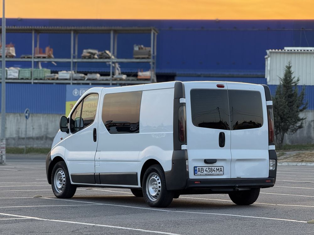Бус Opel Vivaro 2006 (1.9dCi) мінівен, можливий обмін vito, trafic, t5