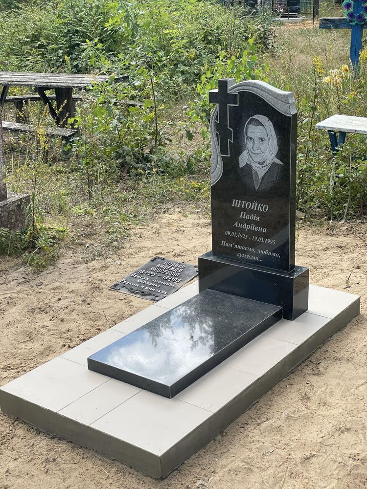 Бюджетні памятники  з граніту від виробника