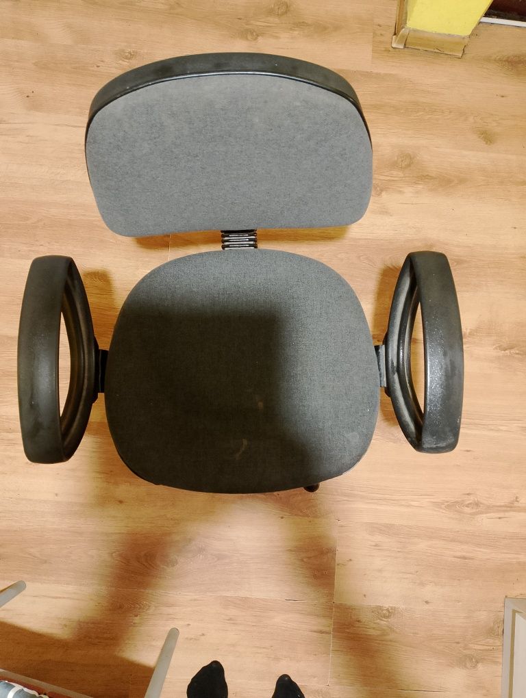Fotel obrotowy  do biurka  i komputera.