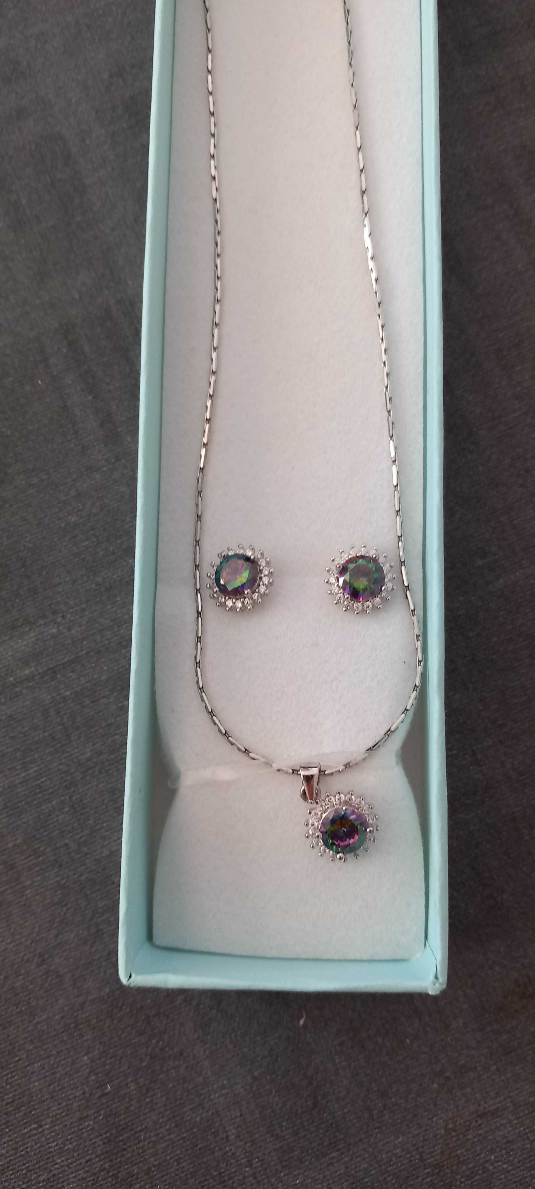 Lindo conjunto colar e brincos metal e brilhantes novo