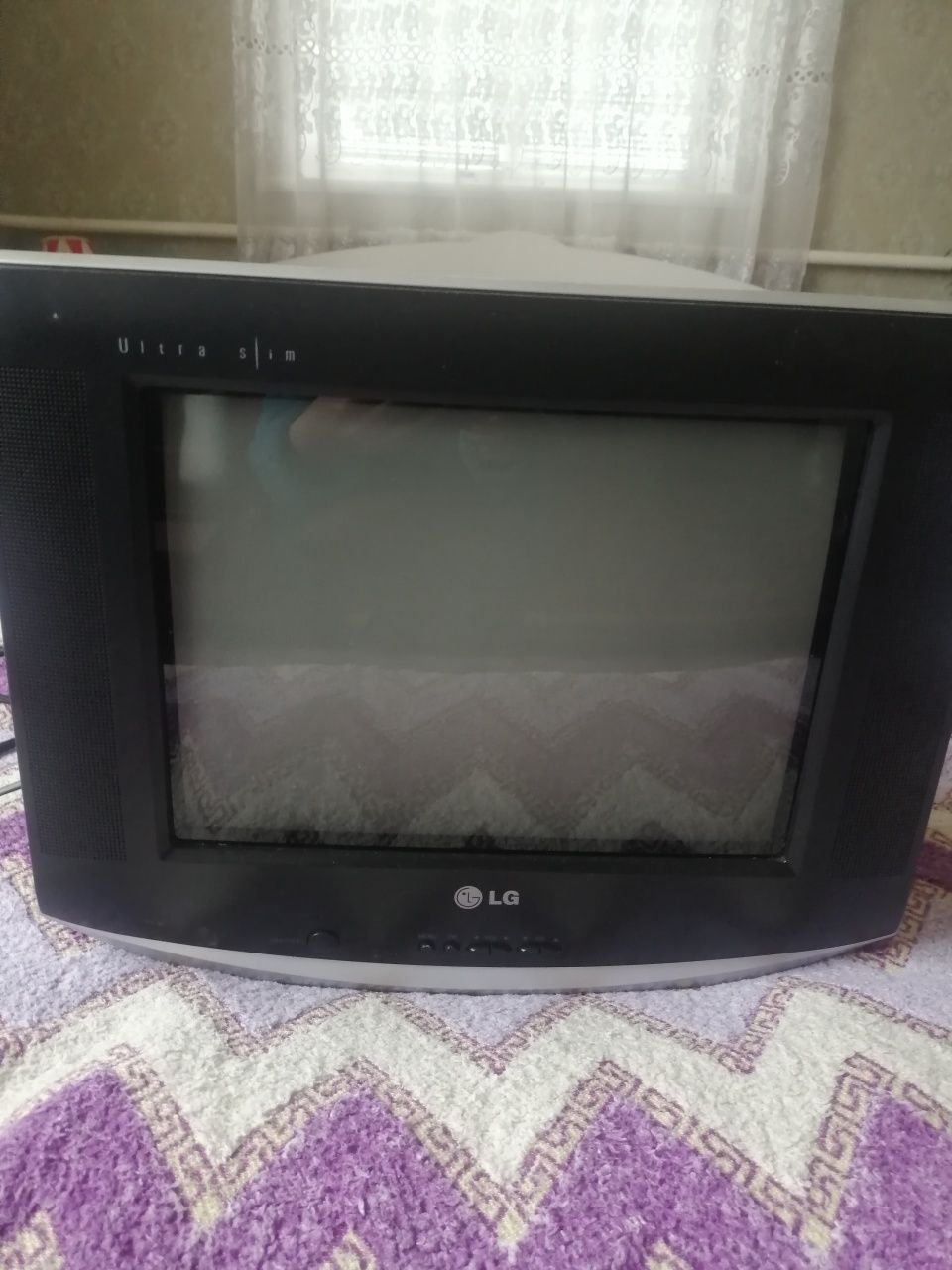 Продам цветной телевизор LG
