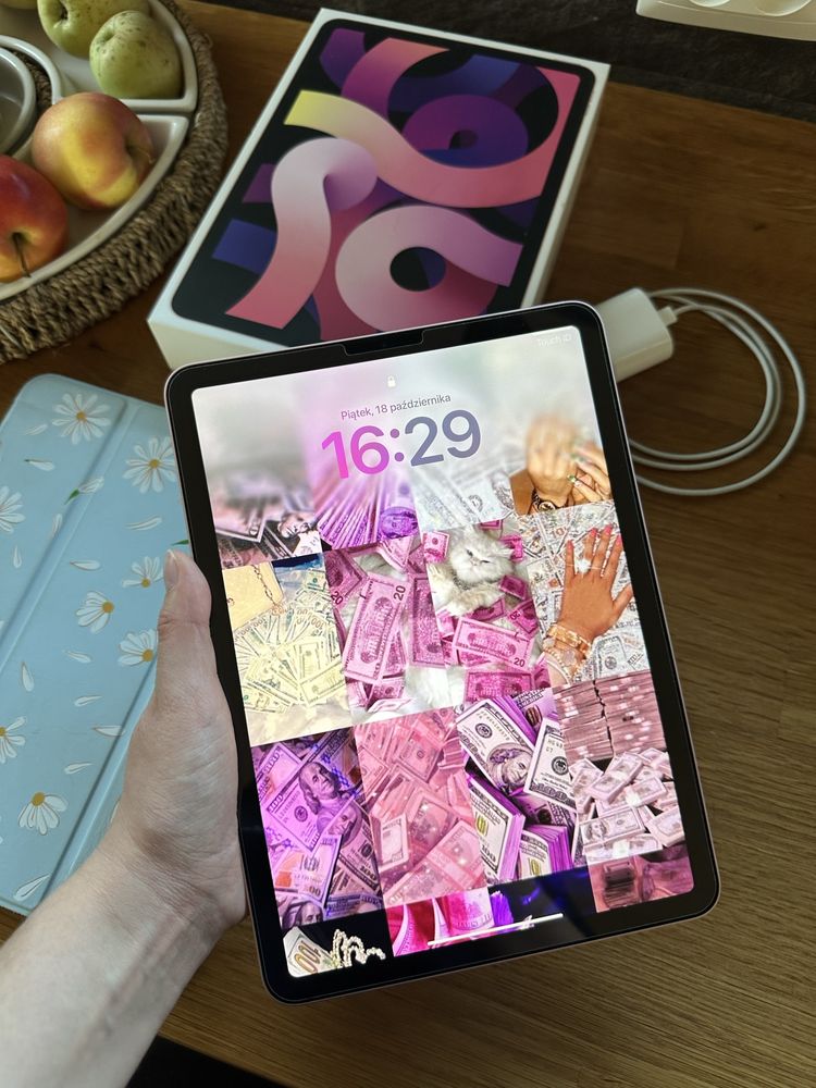 Różowy iPad Air 10.9 64Gb plus dodatki stan idealny