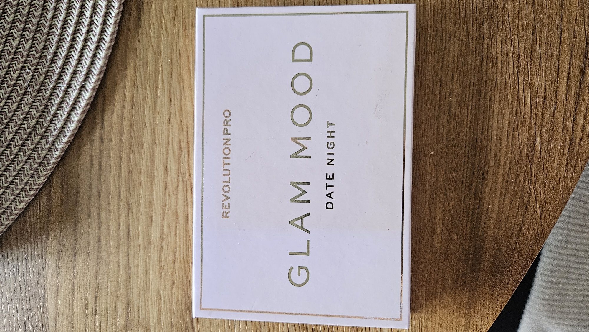 Paletka ciebie Revolution Pro Glam Mood Date Night