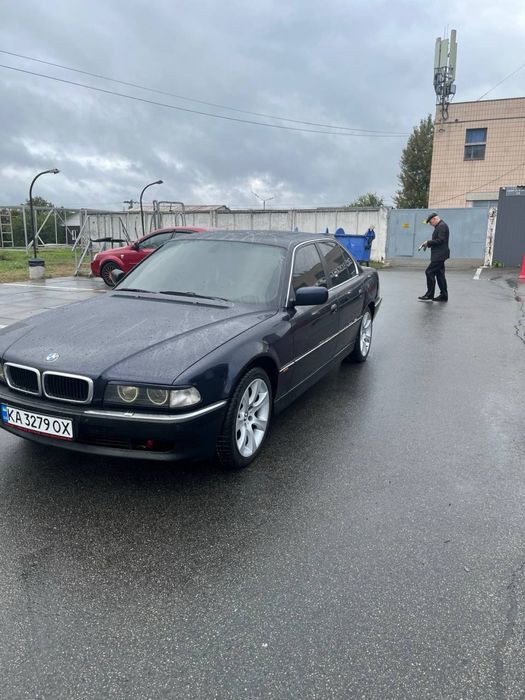Bmw 7-series V8