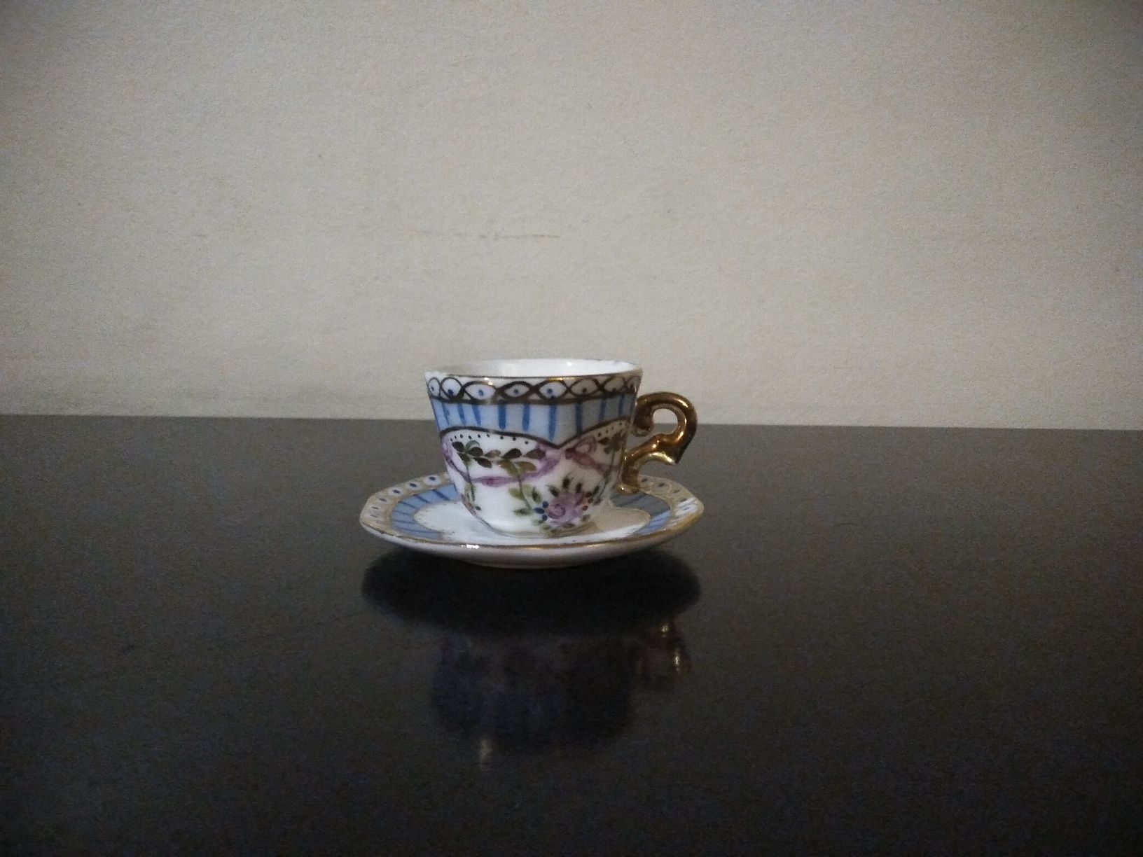 Chávenas de porcelana francesa de coleção