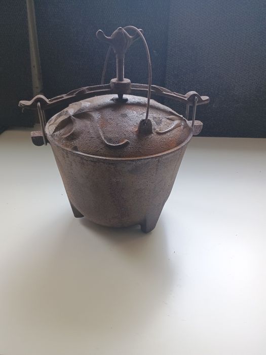 Garnek - kociołek żeliwny