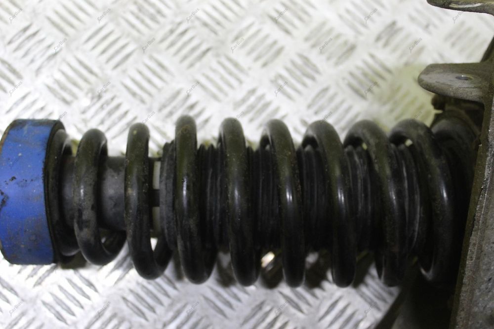 Стійка амортизатора переднього лівого Volkswagen Touareg | 2003-2006