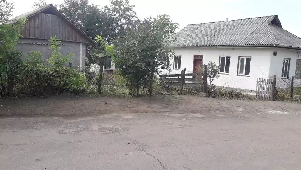 Продаеться приватированый домик 50м² огород40сот