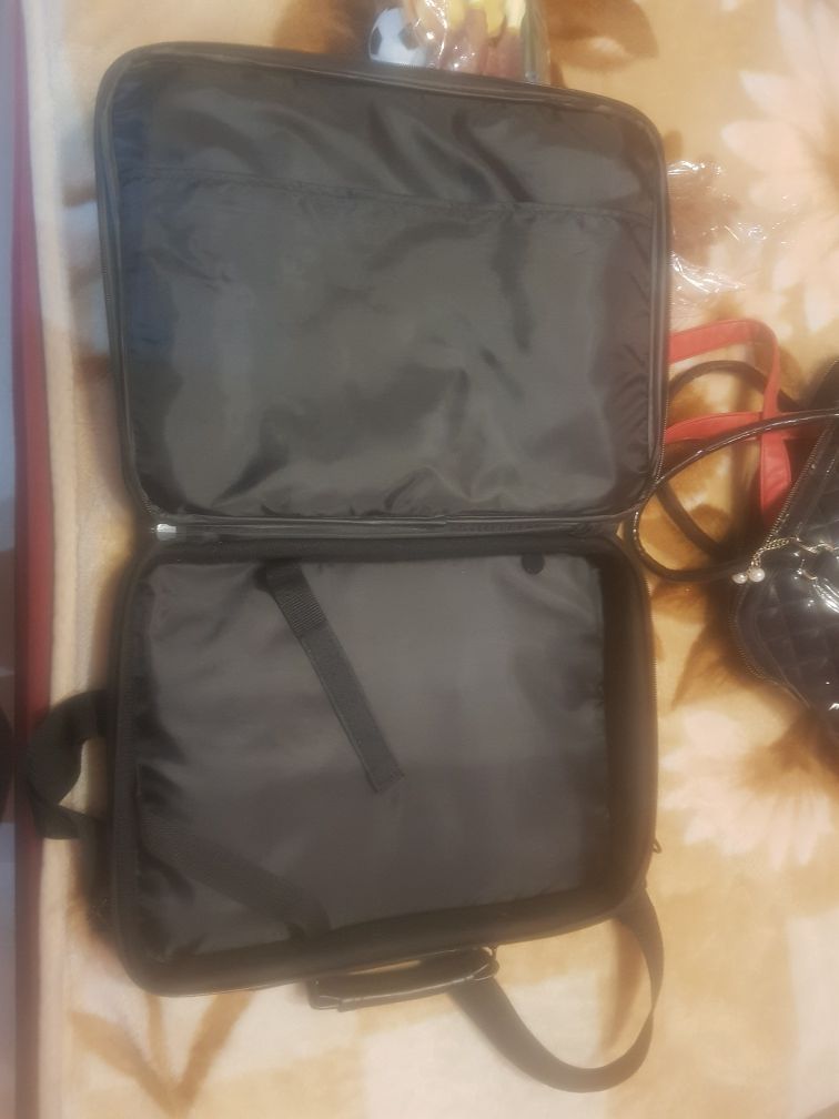 Sprzedam torbe na laptopa 15'6